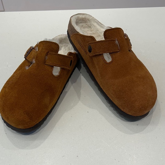 Birkenstock Shoes - Birkenstock Boston suede and shearling clogs in "Mink" colour.